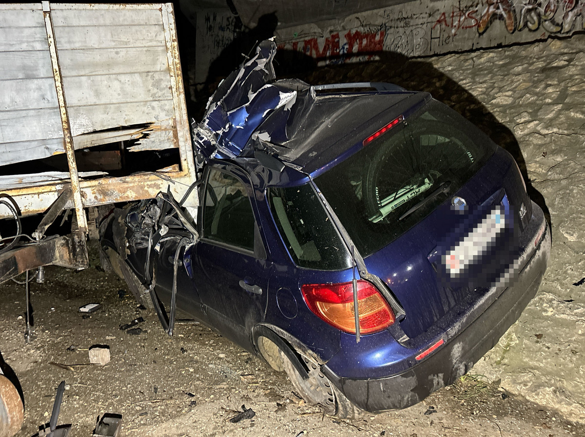 Spannende 13 Jahriger Klaut Auto Von Opa Bilder