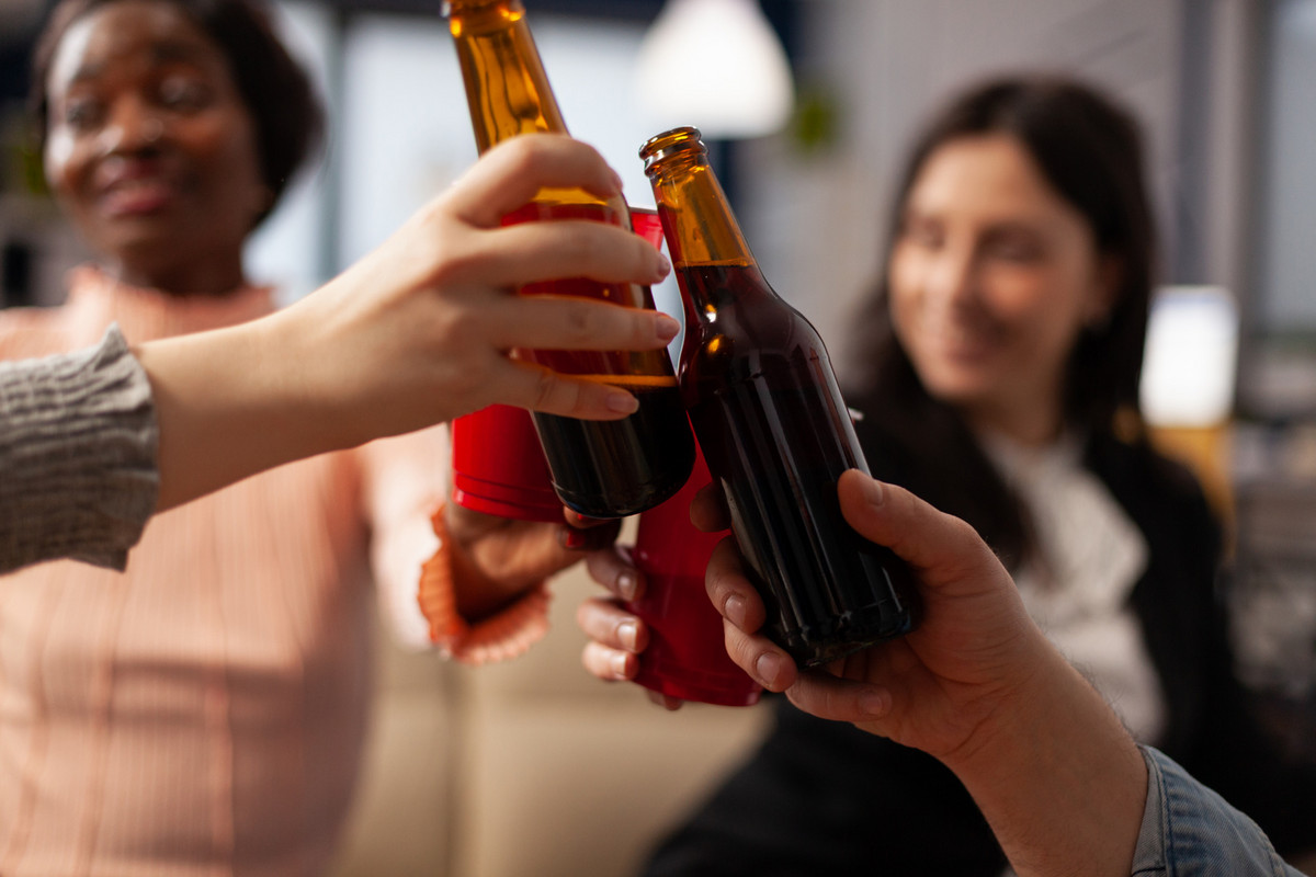 neo1 - mein Radio: Jugendliche trinken erneut regelmässiger Alkohol